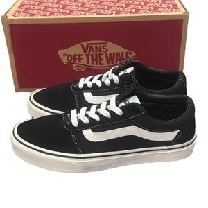 New authentic Vans signature designer sneakers sz woman’s 7.5 display